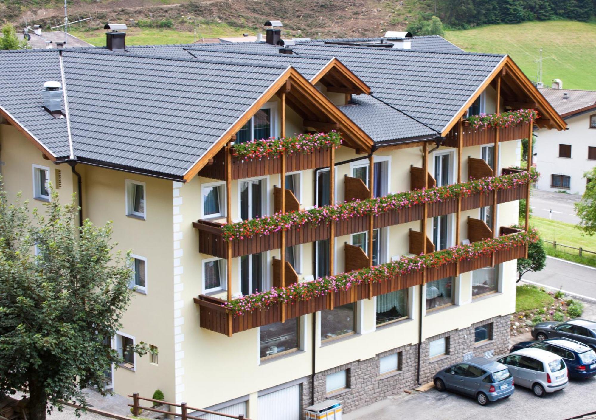 Отель Christeinerhof Santa Cristina Val Gardena Экстерьер фото